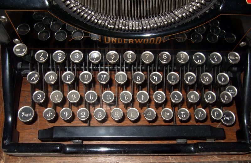 Photo of an old typewriter