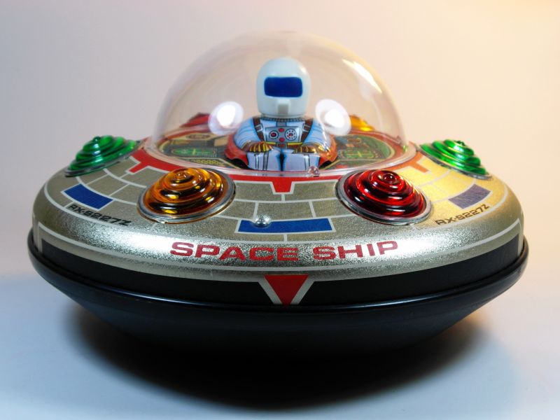 Image of a flying saucer toy